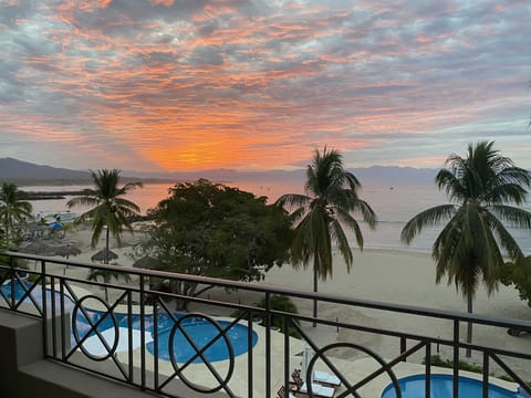 Sunrise from HDM206’s Grand Patio
