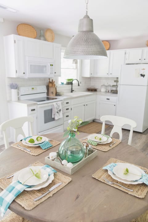 Enjoy homemade meals & add 2 extra chairs to accommodate up to 6 people