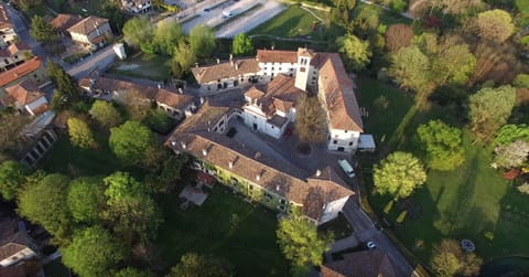 Airview of the castle. The house with arches is Casa La Vicinia