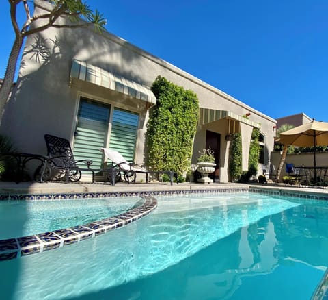 New pool in 2022 Private crystal clear water with Pool Service twice weekly.