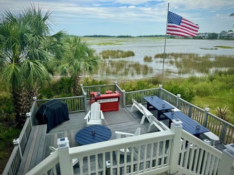 PARTY DECK- great for Cookouts, Sunsets, Yoga, and more! Enjoy this extra space!