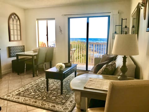 Open living/kitchen to full view of gulf