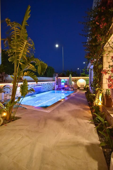 Seasonal outdoor pool, open 8:00 AM to 8:00 PM, pool umbrellas