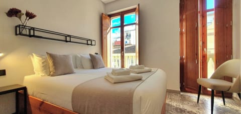 Double Room, 1 Queen Bed, Ensuite | Down comforters, desk, blackout drapes, soundproofing