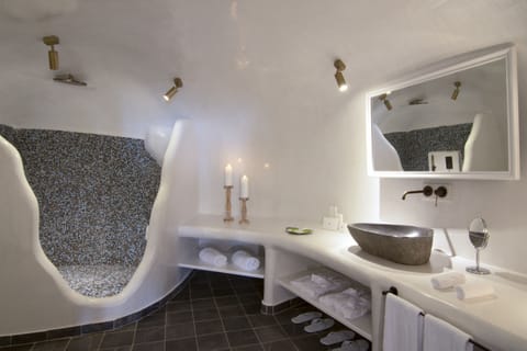 Grand Suite, Hot Tub (Caldera View) | Bathroom | Shower, rainfall showerhead, designer toiletries, hair dryer