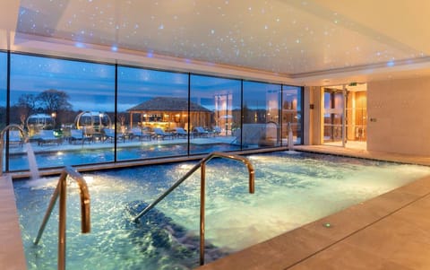 Couples treatment rooms, sauna, hot tub, steam room, body treatments