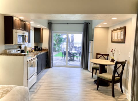 Oceanfront Cabana with Full Kitchen | Dining room