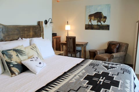 Premium Room, 1 King Bed | Premium bedding, in-room safe, desk, iron/ironing board