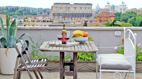 Rome Colosseum Roof Terrrace apartment