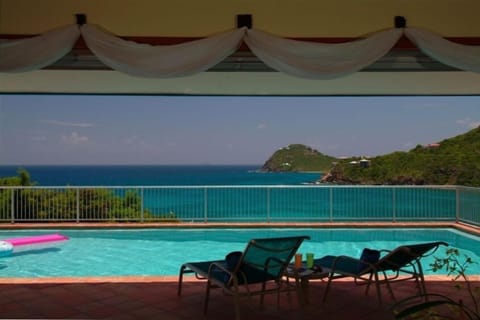 Ocean and Pool View (Pool- 47' x 18')