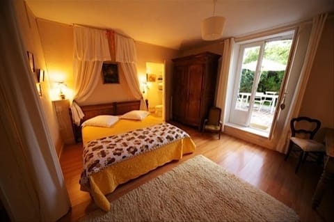 the bedroom
la chambre à coucher 