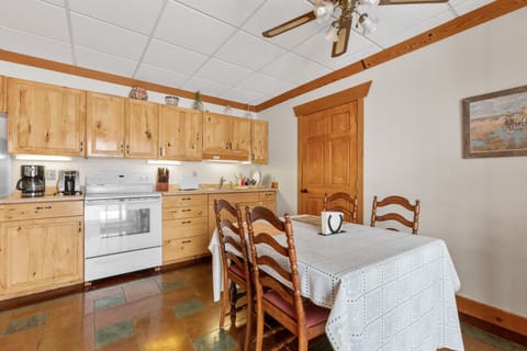 Dining & Kitchen Area