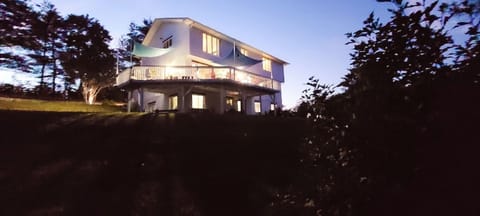 Peaceful and quite yet 10 minutes to the heart of Asheville.