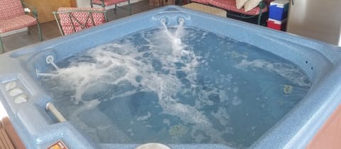 Great 7 person Hot tub with Views, cable TV, surround sound and second frig.  