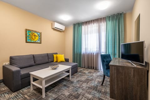 Junior Suite, Balcony | Living area | Flat-screen TV
