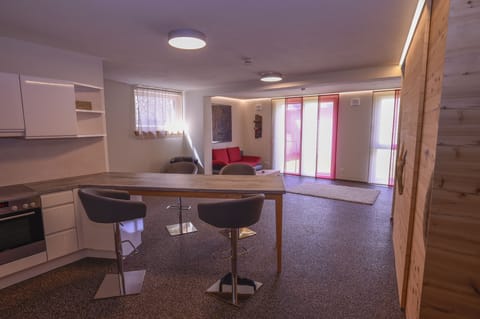 Traditional Apartment, 1 Bedroom | Private kitchen | Fridge, microwave, oven, stovetop