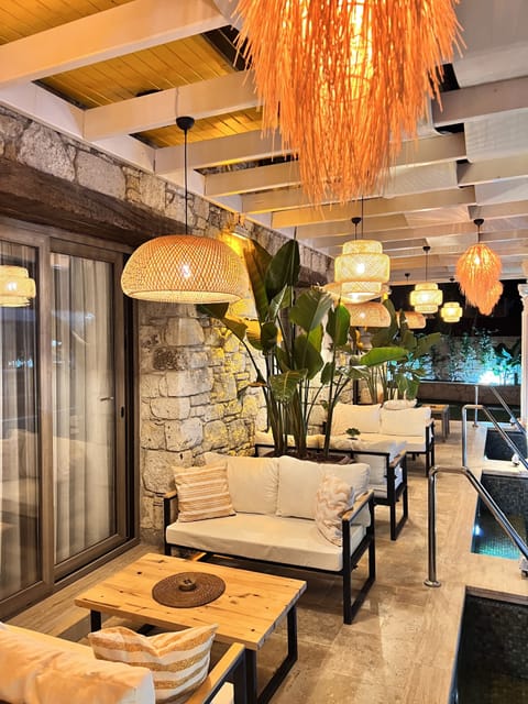 Deluxe Room, 1 Double Bed, Pool Access, Pool View | Minibar, in-room safe, desk, soundproofing