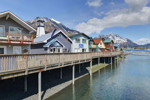 Outside view of the building which apartment is located in!