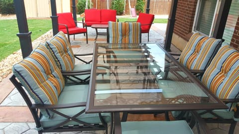 6 person dining set with a 4 person conversational piece