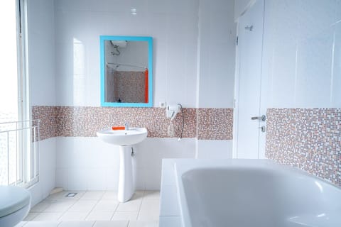 Free toiletries, towels