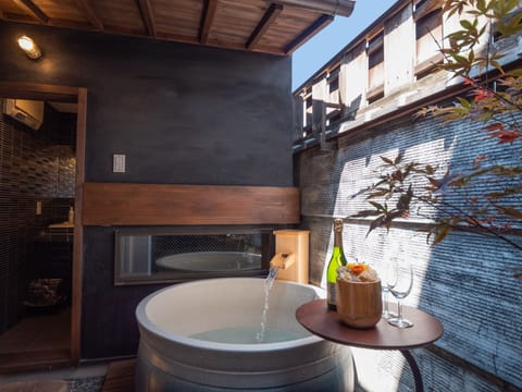 Premier House | Bathroom | Separate tub and shower, deep soaking tub, free toiletries, hair dryer