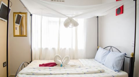 Double Room | Desk, laptop workspace, soundproofing, cribs/infant beds