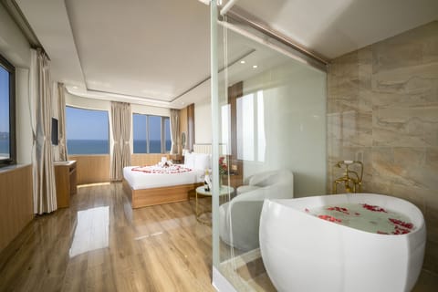 Deluxe Suite, Ocean View | Minibar, desk, soundproofing, WiFi (free)