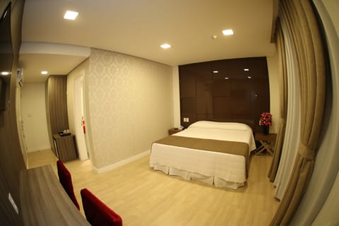 Deluxe Room (APARTAMENTO LUXO) | Premium bedding, minibar, in-room safe, desk