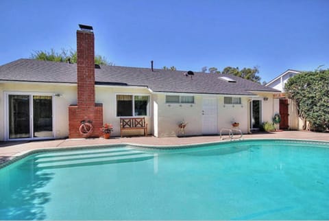 Private Pool, towels provided