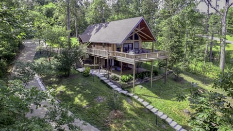 Y-Knott Lodge - Drone view from the lake