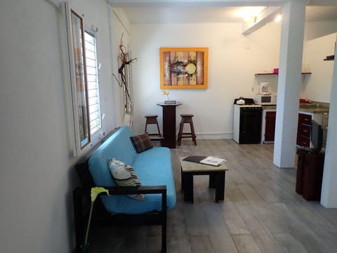 Watch TV, major US channels available