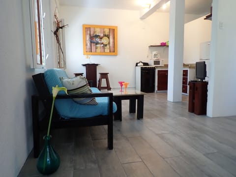 Full sized kitchen with all you need