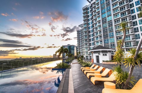Infinity pool