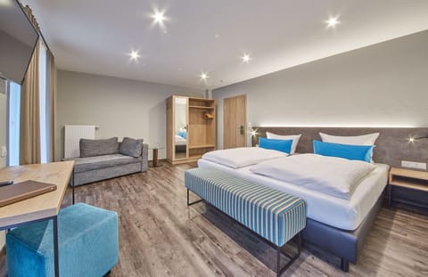 Deluxe Double Room | In-room safe, desk, soundproofing, free WiFi