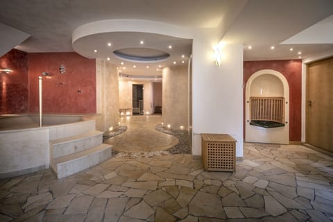 Body treatments, facials, 2 treatment rooms