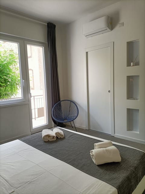 Double Room, Terrace, City View | Minibar, bed sheets
