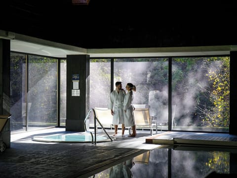 Indoor pool, sun loungers