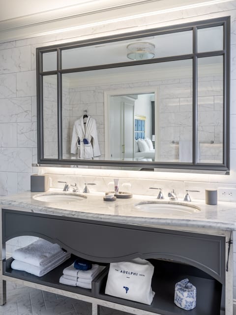 Superior Suite, 1 King Bed with Sofa bed | Bathroom | Designer toiletries, hair dryer, bathrobes, slippers