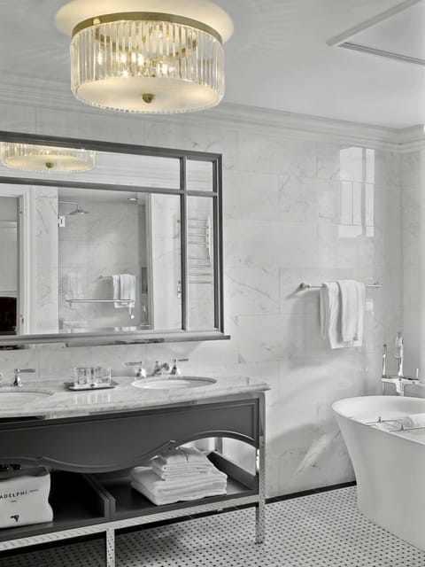 Room, 2 Bedrooms (Owners Box) | Bathroom | Designer toiletries, hair dryer, bathrobes, slippers