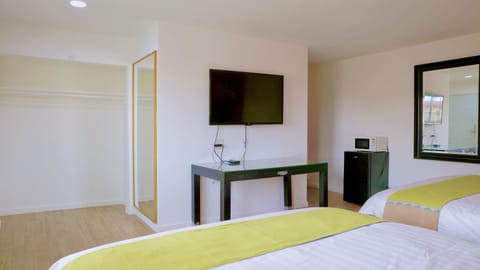 remodeled 3 king beds, suites | Desk, free WiFi, bed sheets