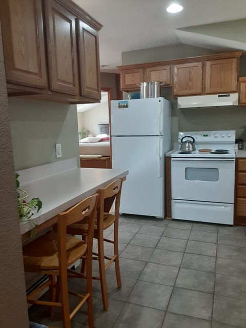 Full size appliances and snack bar includes all essentials + a USB charger