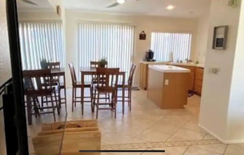 Kitchen table
Open Floor Plan