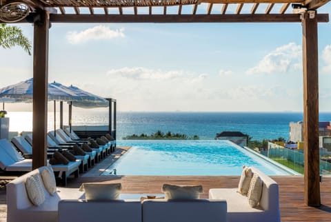 2 outdoor pools