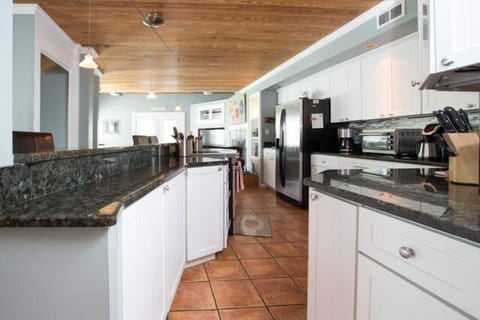 Custom kitchen with granite countertops, fully stocked, plenty of storage.