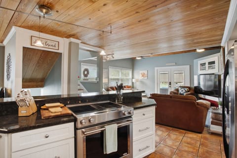 Electric stove with downdraft.