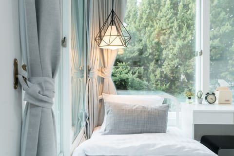 Deluxe Twin Room (Foreigner Only, Must notify the hotel of your check-in time) | Premium bedding, free WiFi, bed sheets