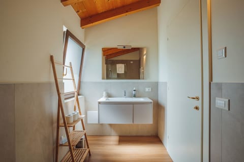 Superior Triple Room, Garden View | Bathroom | Shower, free toiletries, hair dryer, bidet