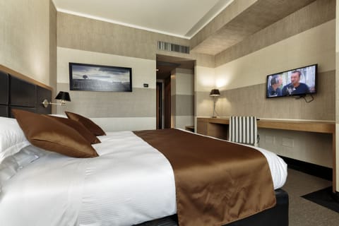 Down comforters, minibar, in-room safe, desk