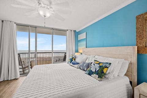 King Bed and blackout curtains for sleeping late!