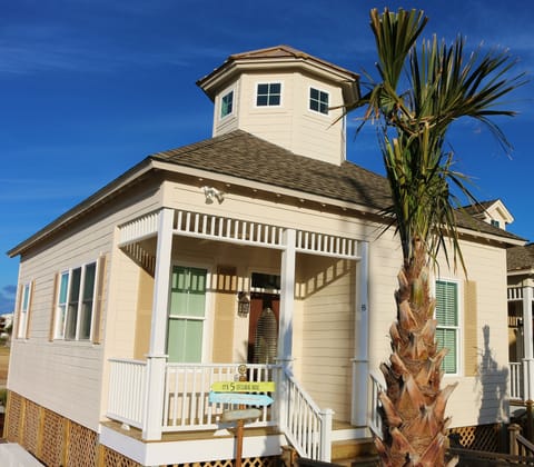 Exterior Front View Photo